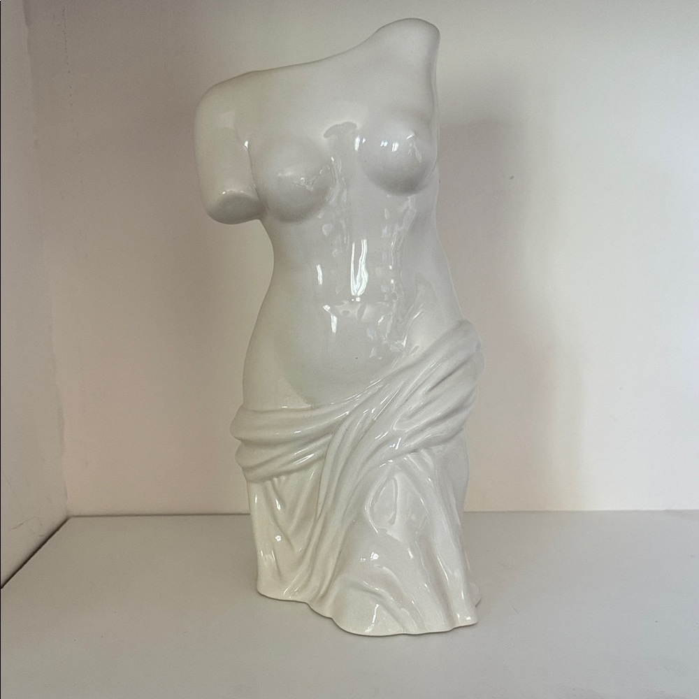 H&M White Ceramic Female Torso Vase ‼️DON’T BUNDLE‼️